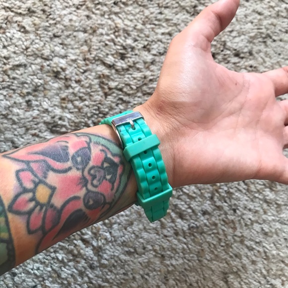 Turquoise gummy watch - Picture 2 of 6